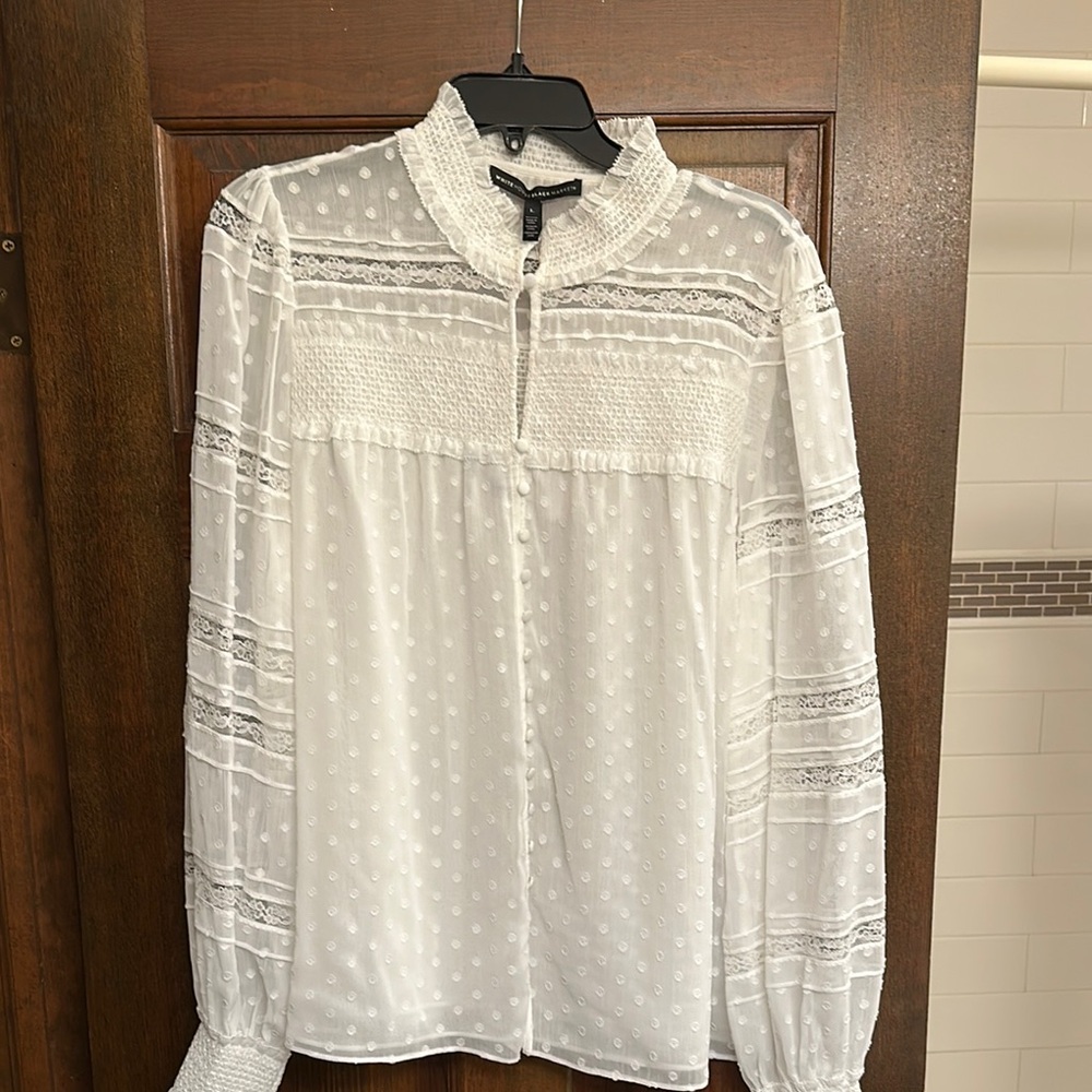 White Relaxed Buttoned Blouse with Mandarin Collar